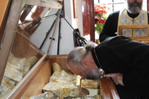 цјеливање моштију Светог Петра Цетињског